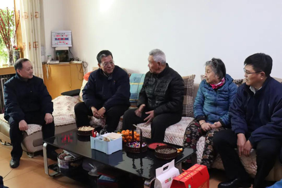 中國(guó)船舶風(fēng)帆公司開展老干部、困難員工慰問活動(dòng)